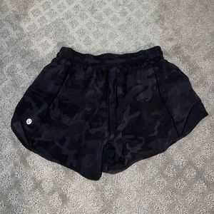 Lululemon running short black camo size 6